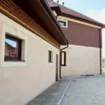 выход на задний двор из гаража
