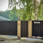деревянная калитка с откатными воротами